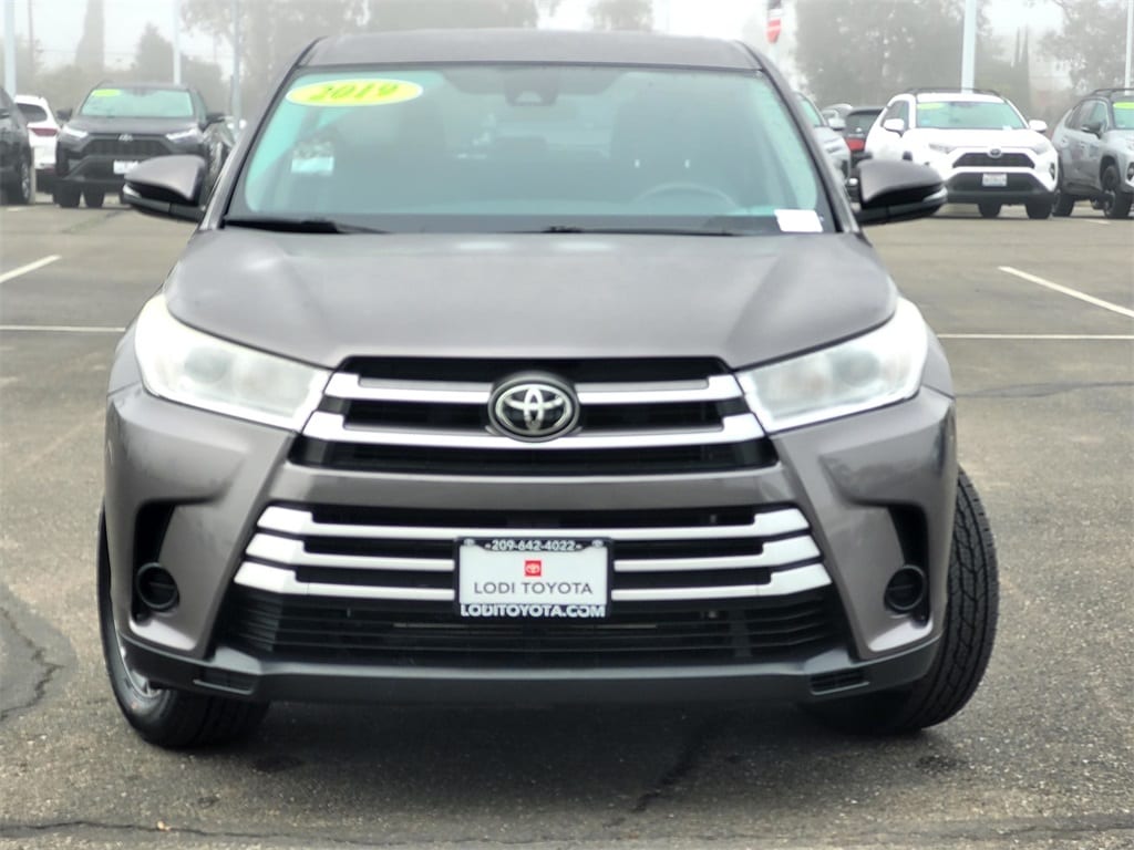 2019 Toyota Highlander LE photo 2