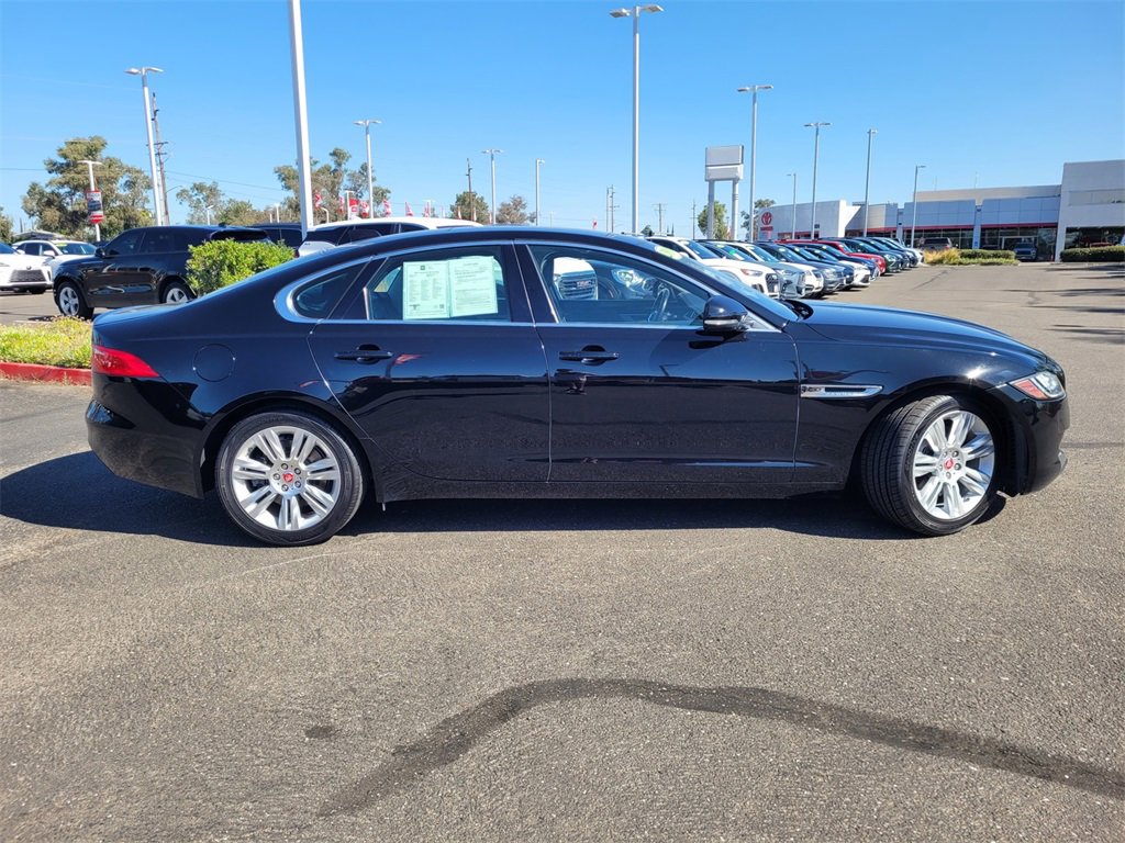 2019 Jaguar XF 25t Prestige photo 3