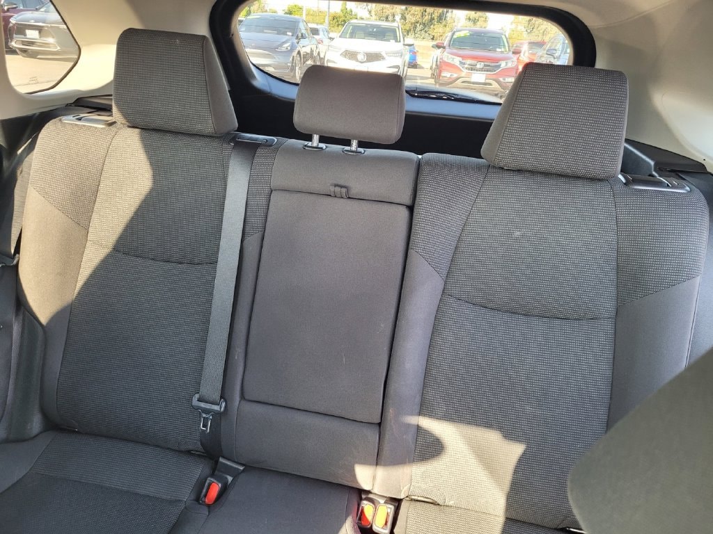 2021 Toyota RAV4 LE - Photo 11