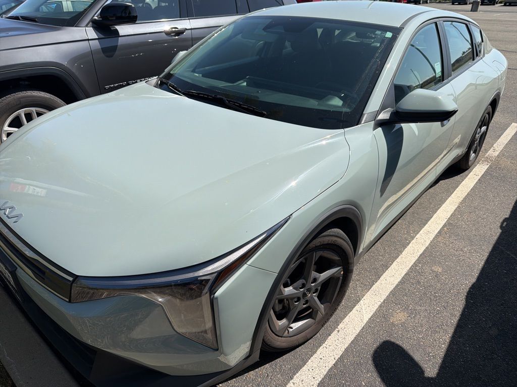 2025 Kia K4 LXS photo 2