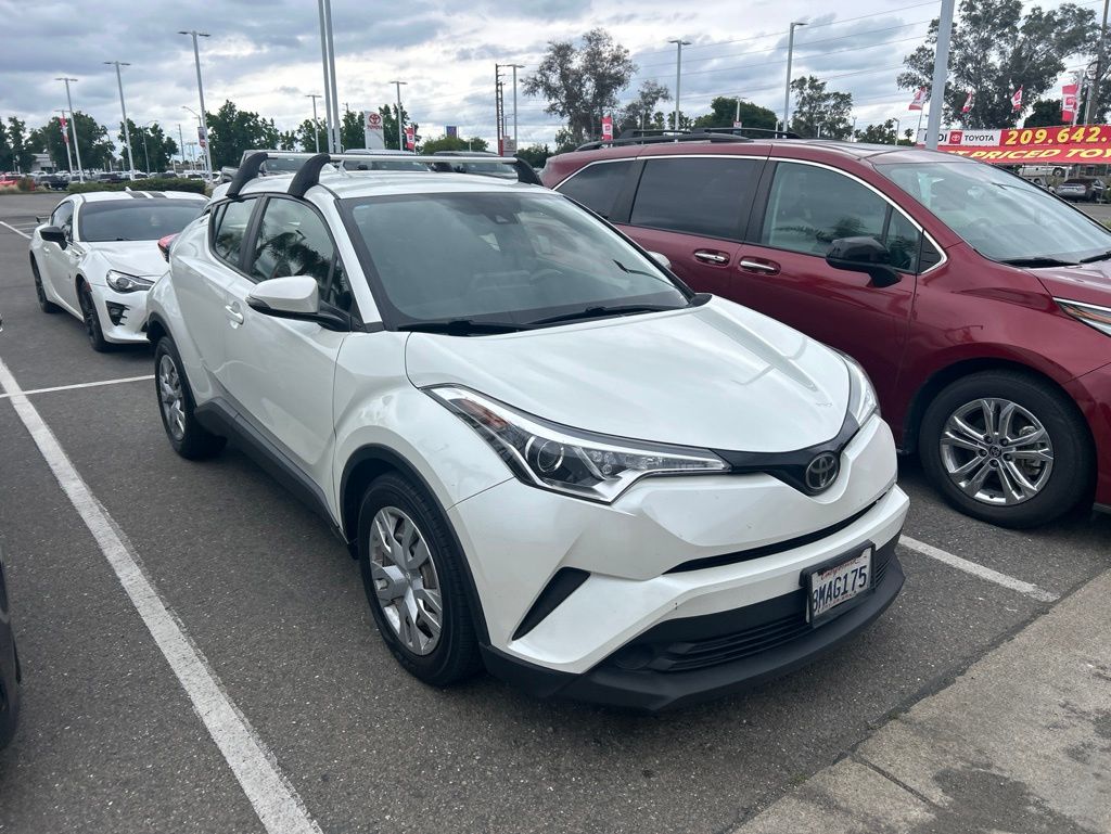 2019 Toyota C-HR LE photo 3