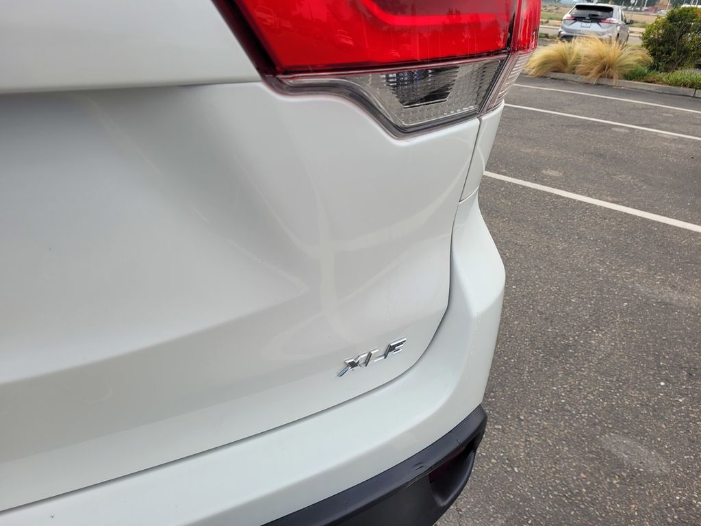 2019 Toyota Highlander XLE photo 3