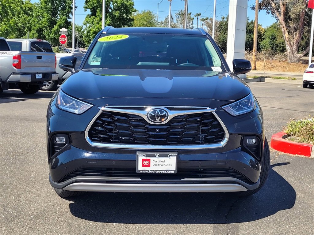 2024 Toyota Highlander Platinum photo 2