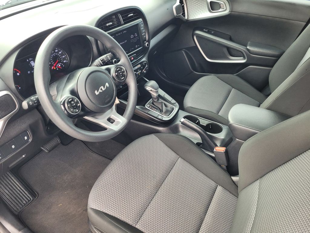 2022 Kia Soul LX photo 3