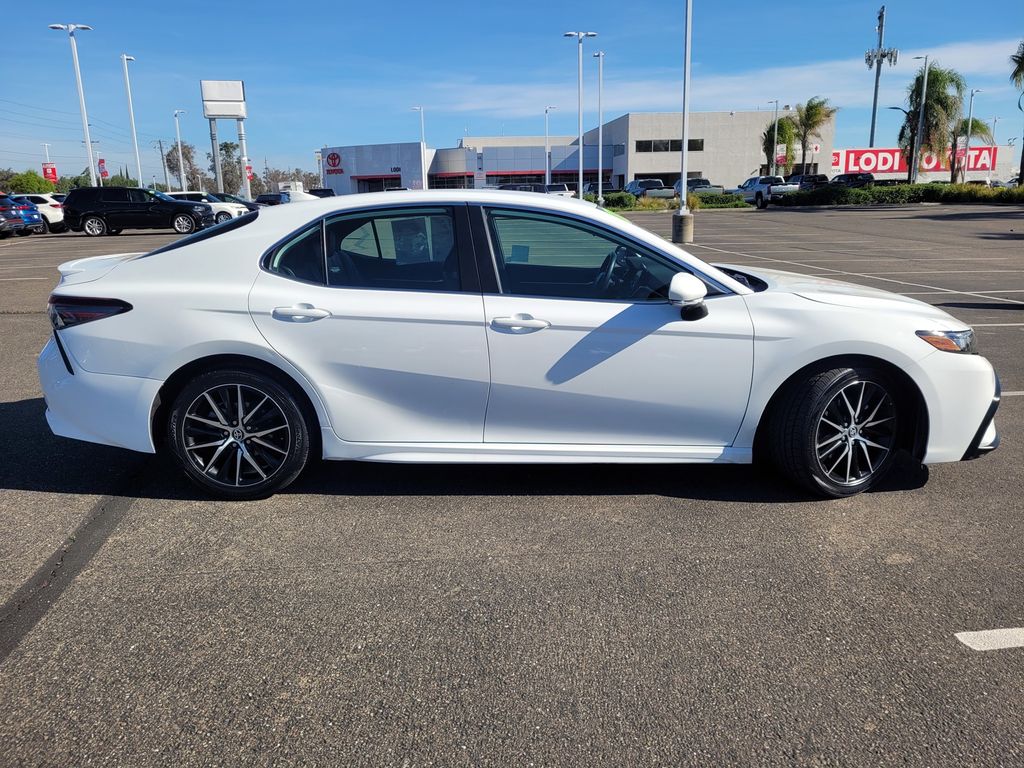 2024 Toyota Camry SE photo 2