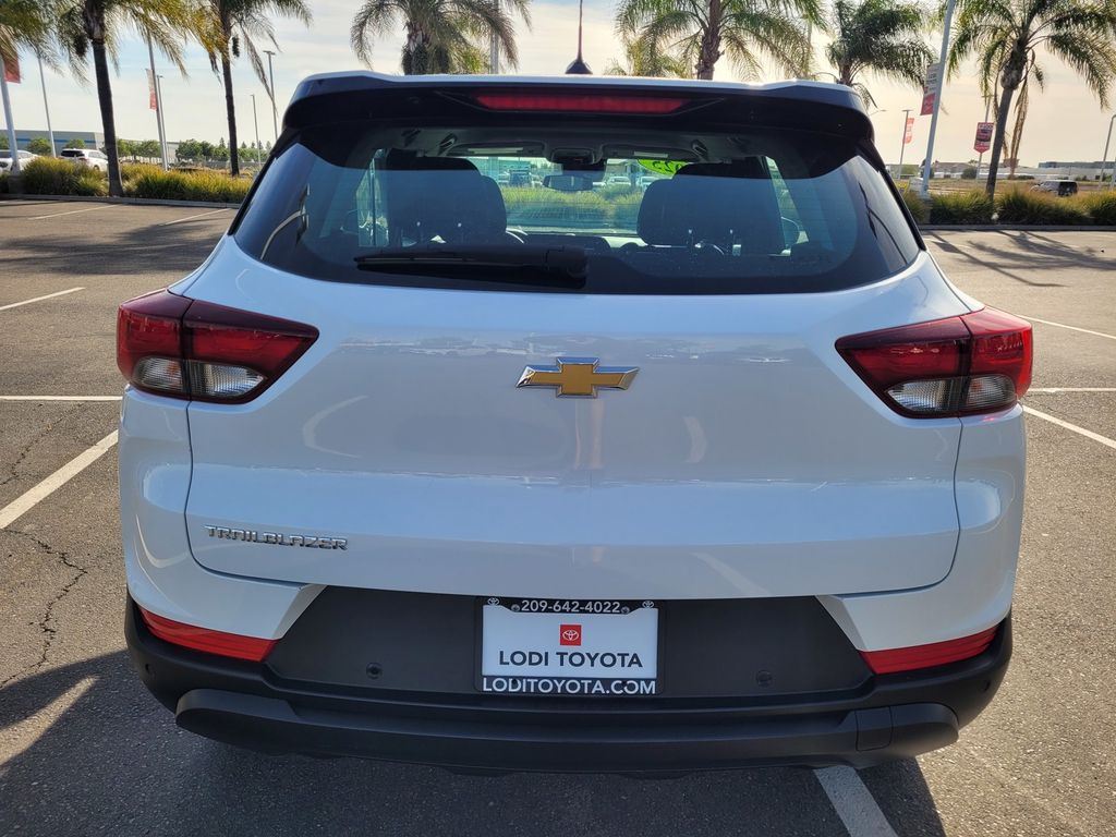 2025 Chevrolet Trailblazer LS photo 4