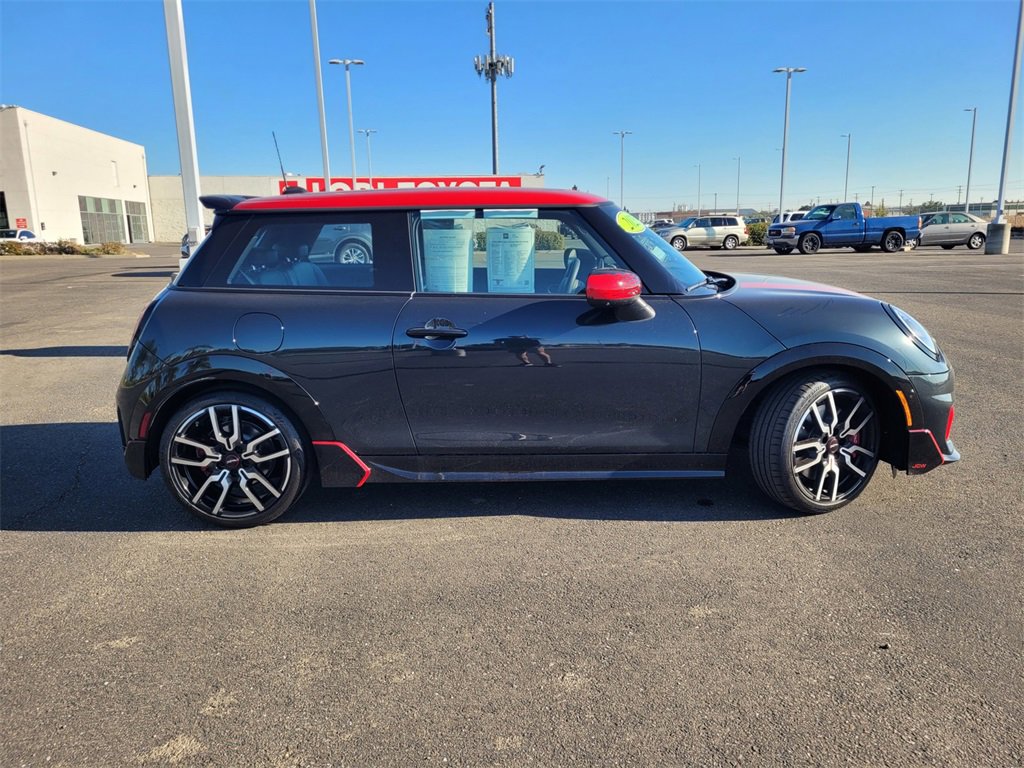 2025 Mini Cooper 2 Door Hardtop Iconic photo 3