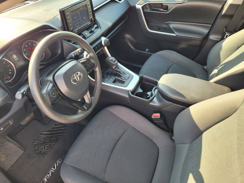 2021 Toyota RAV4 LE - Photo 9
