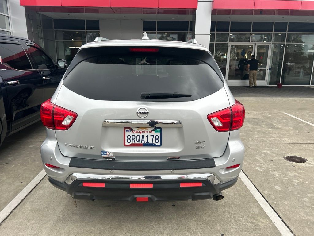 2019 Nissan Pathfinder SV photo 5