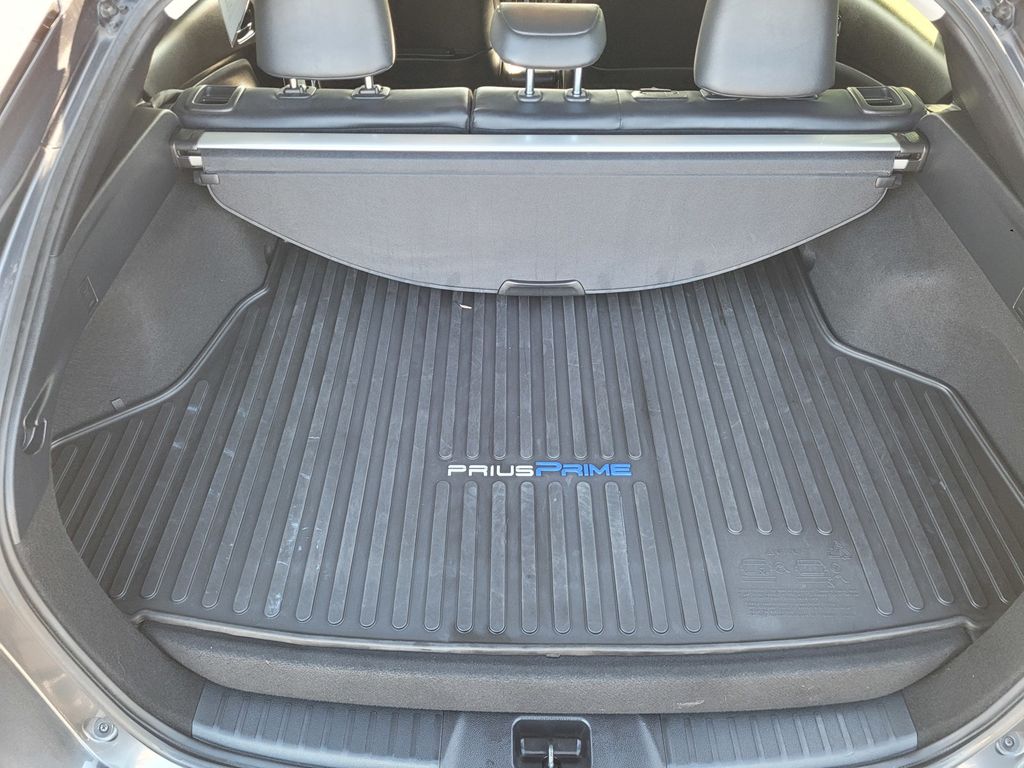 2022 Toyota Prius Prime XLE photo 3
