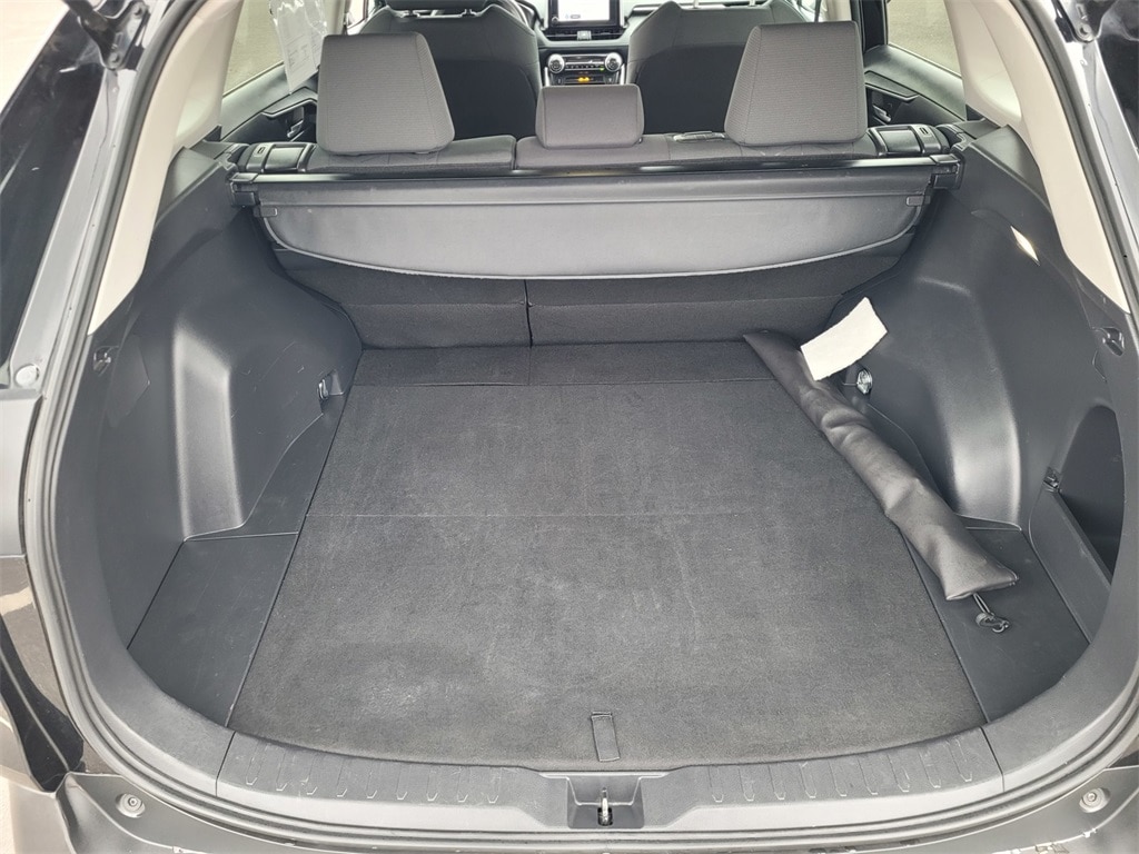 2024 Toyota RAV4 XLE photo 4
