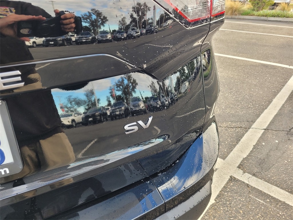 2024 Nissan Rogue SV photo 3