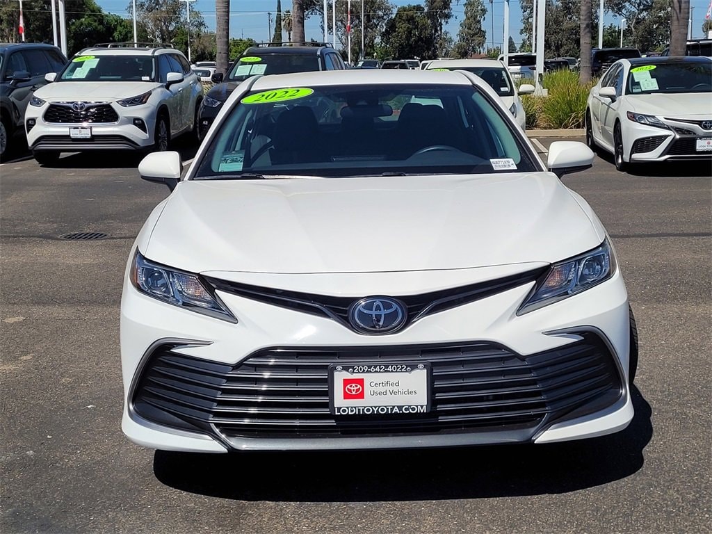 2022 Toyota Camry LE photo 2