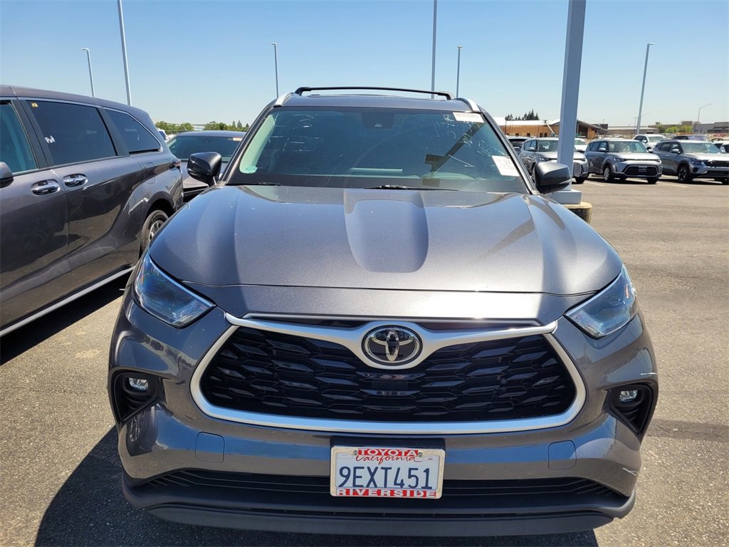 2023 Toyota Highlander XLE photo 2