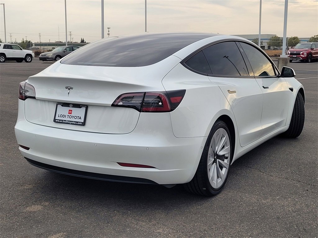 2021 Tesla Model 3 Standard Range Plus photo 3