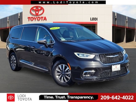 2023 Chrysler Pacifica Hybrid Limited Minivan/Van