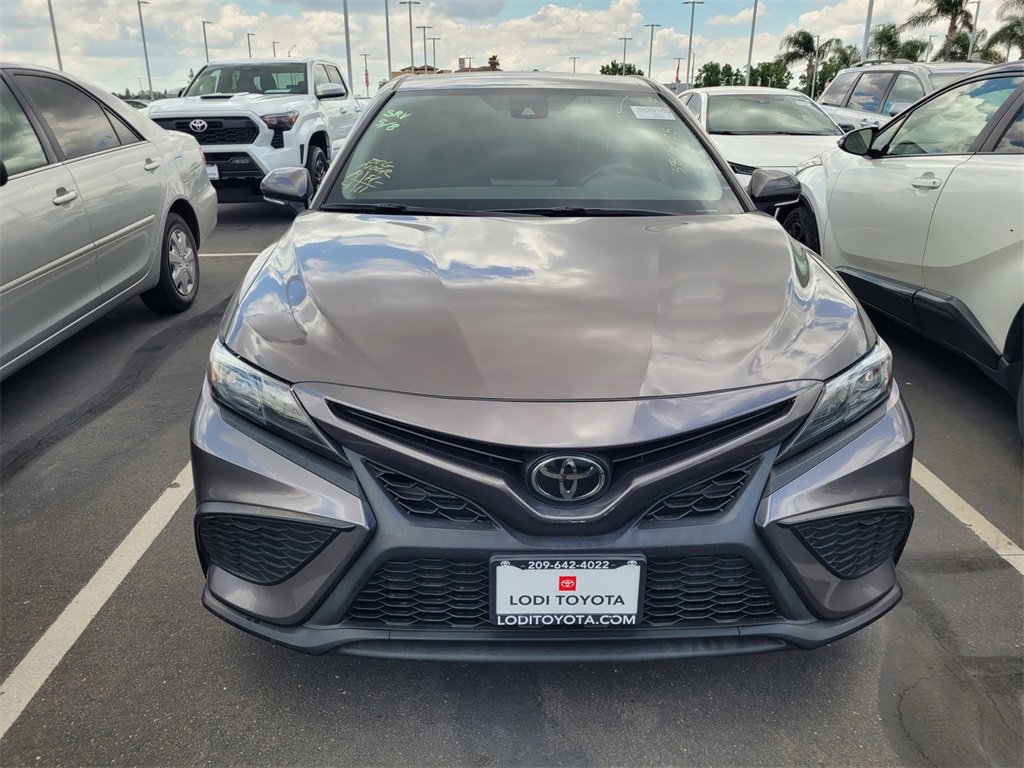 2022 Toyota Camry SE photo 2