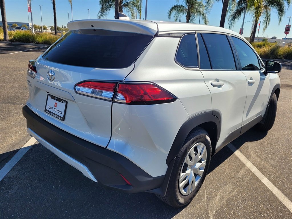 2025 Toyota Corolla Cross L photo 4