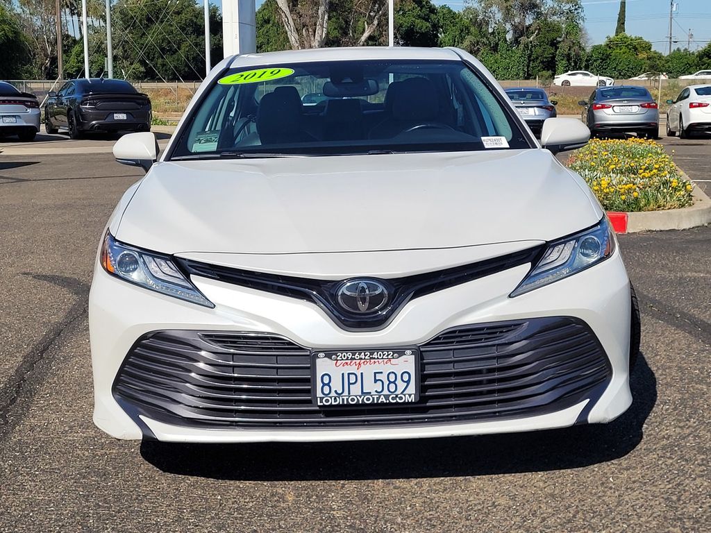 Used 2019 Toyota Camry XLE with VIN 4T1B11HK9KU762400 for sale in Lodi, CA