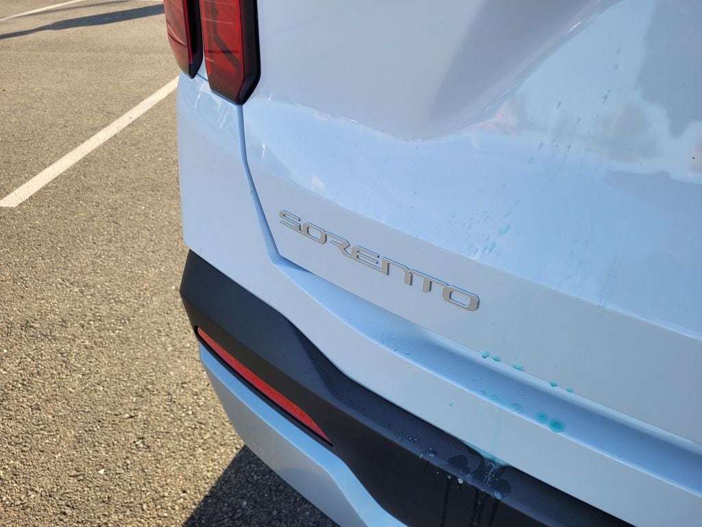 2026 Kia Sorento LX photo 5