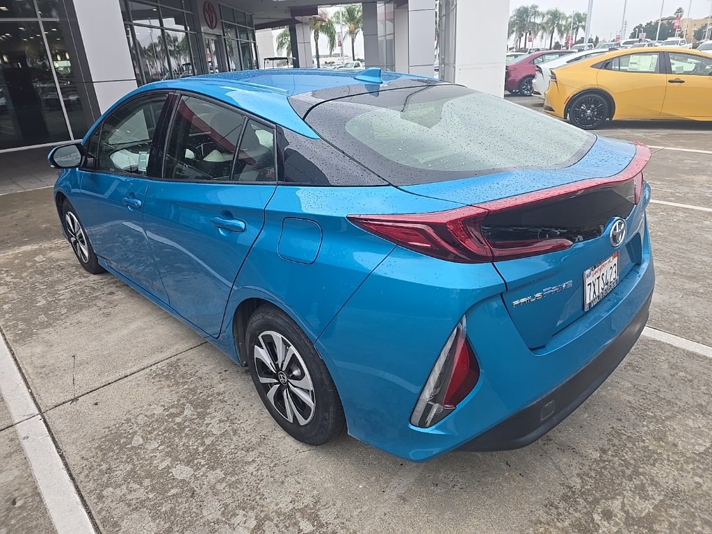 2017 Toyota Prius Prime Premium photo 2