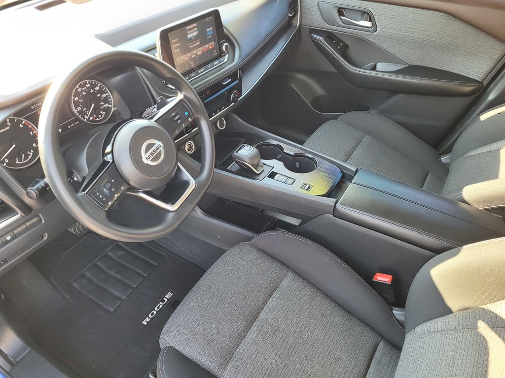 2021 Nissan Rogue SV photo 3