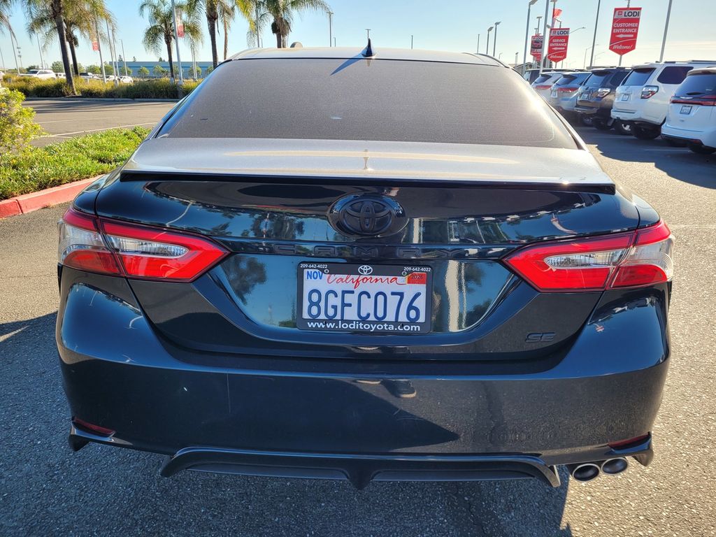 2019 Toyota Camry SE photo 4