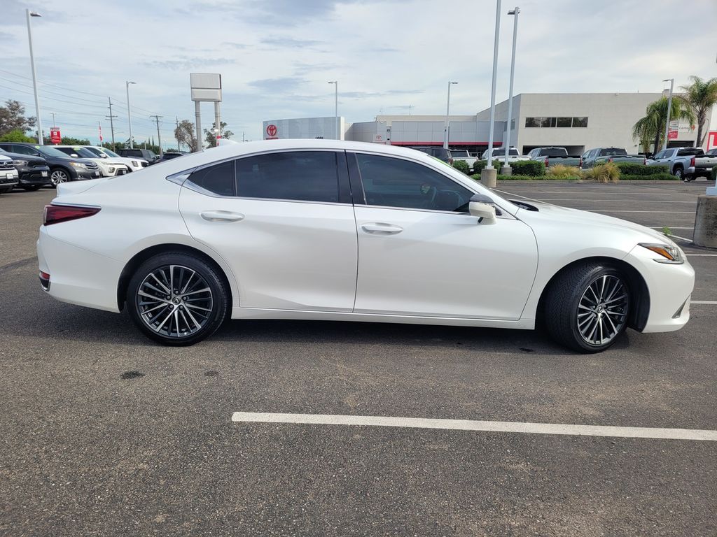 2022 LEXUS ES 250 photo 2