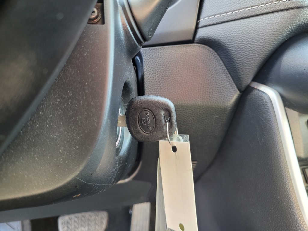 2021 Toyota RAV4 LE - Photo 18