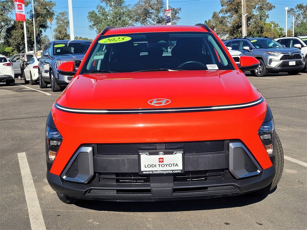 2025 Hyundai Kona SEL photo 2