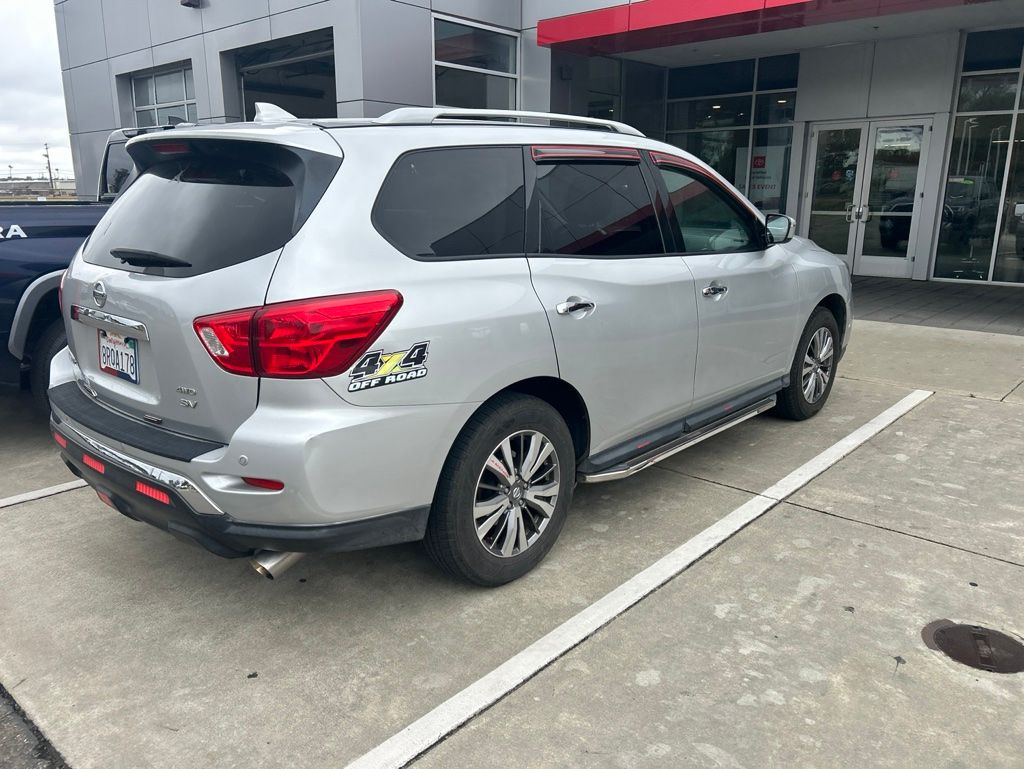 2019 Nissan Pathfinder SV photo 4