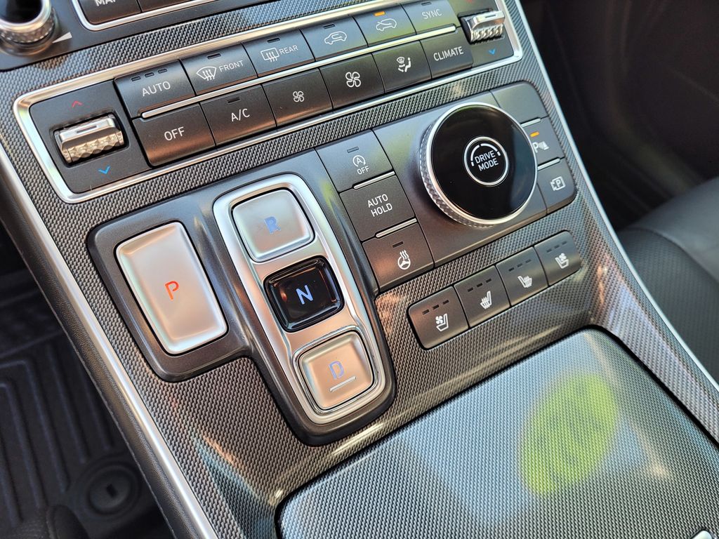 2022 Hyundai Santa Fe Limited - Photo 17