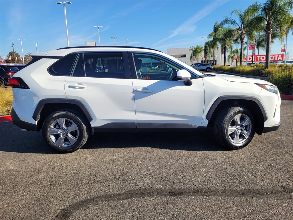 2024 Toyota RAV4 XLE photo 3