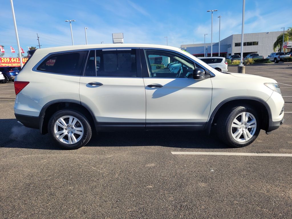 2018 Honda Pilot LX photo 2