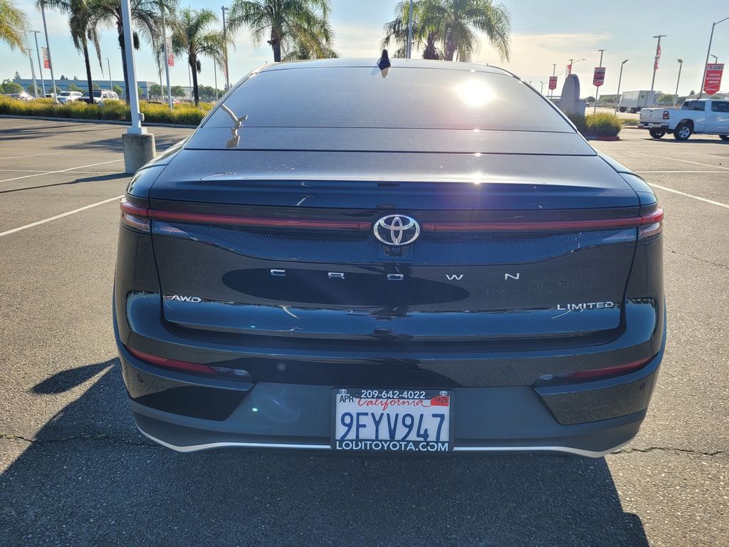 2023 Toyota Crown Limited photo 4