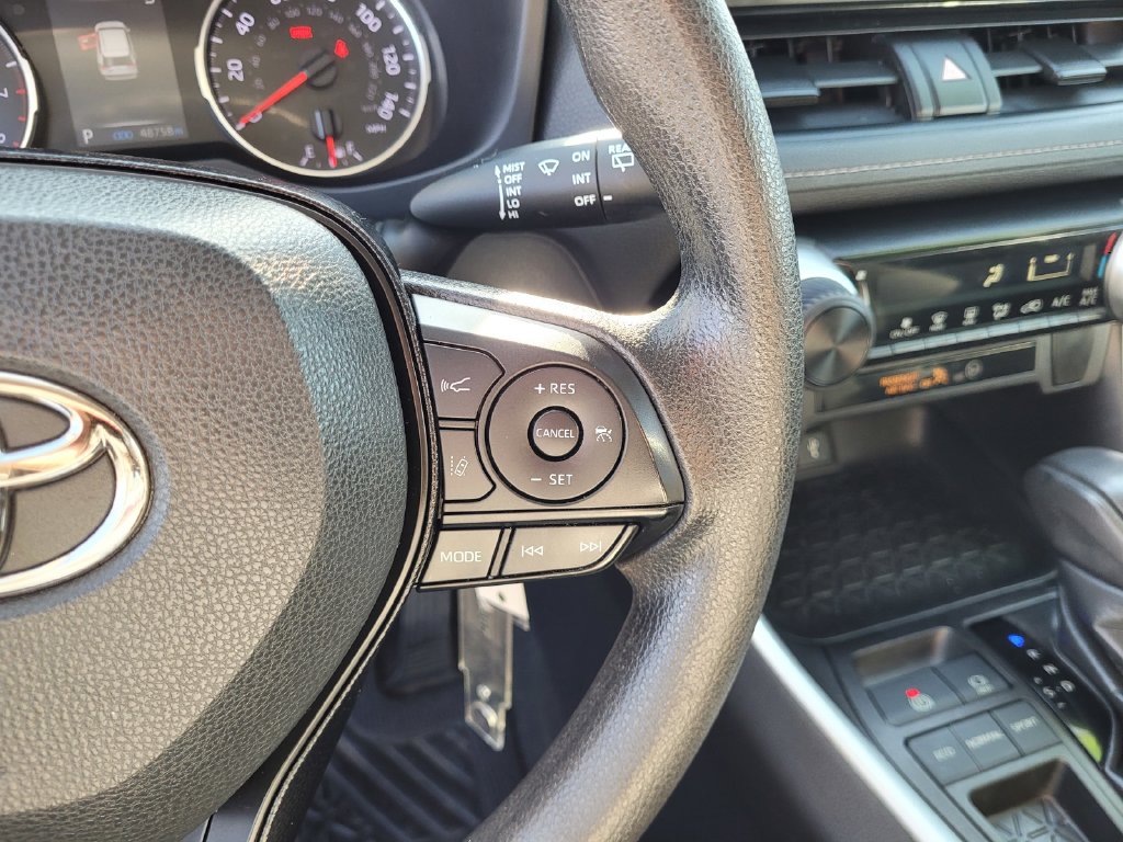 2021 Toyota RAV4 LE - Photo 23