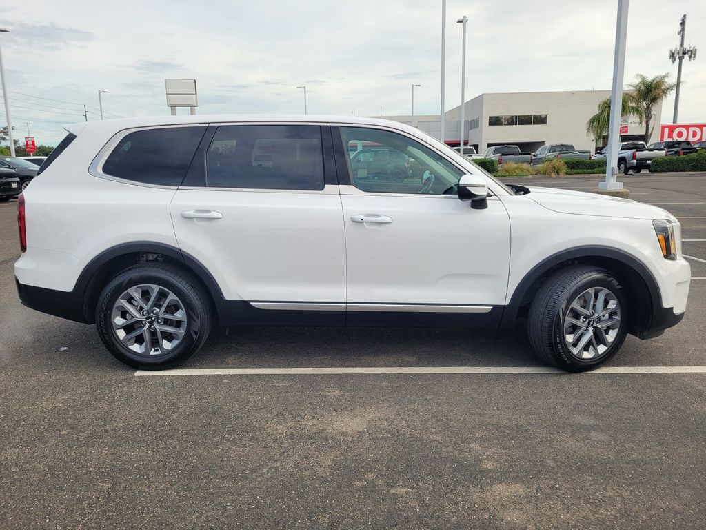 2024 Kia Telluride LX photo 2