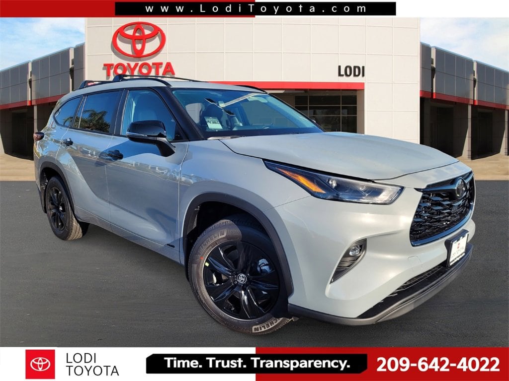 2025 Toyota Highlander Hybrid SUV 