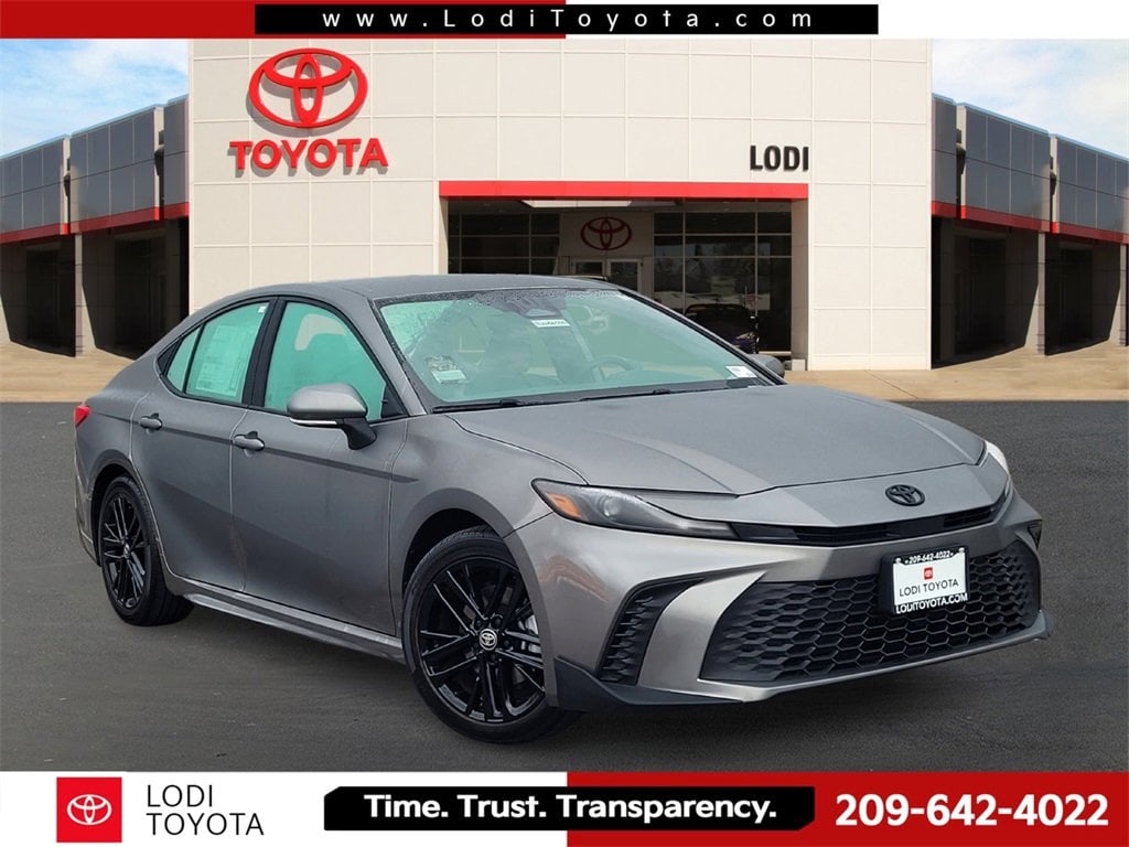 2026 Toyota Camry SE's photo