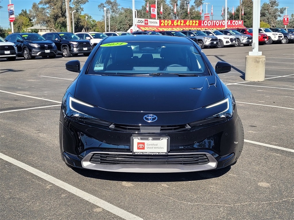 2024 Toyota Prius XLE photo 3