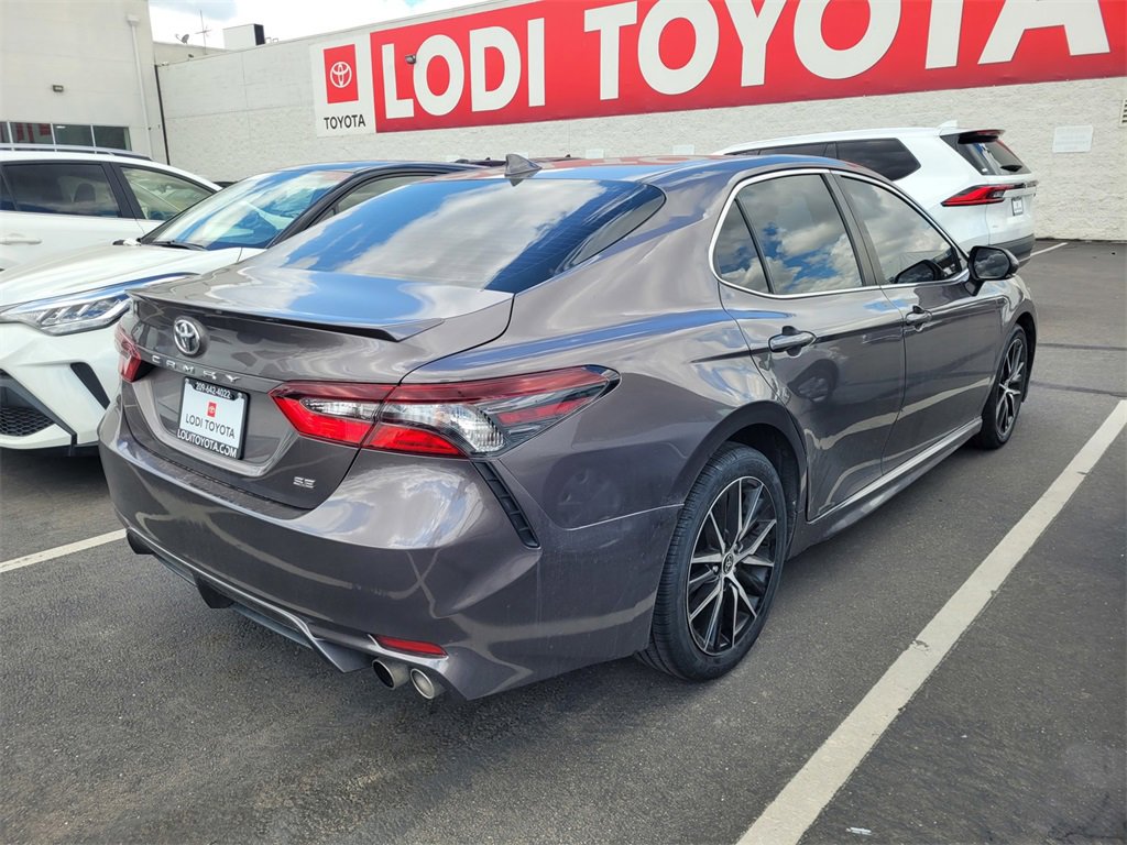 2022 Toyota Camry SE photo 4