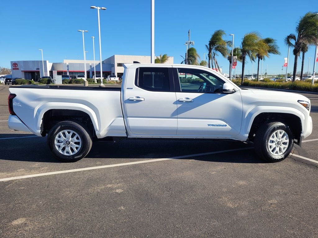 2026 Toyota Tacoma SR5 photo 2