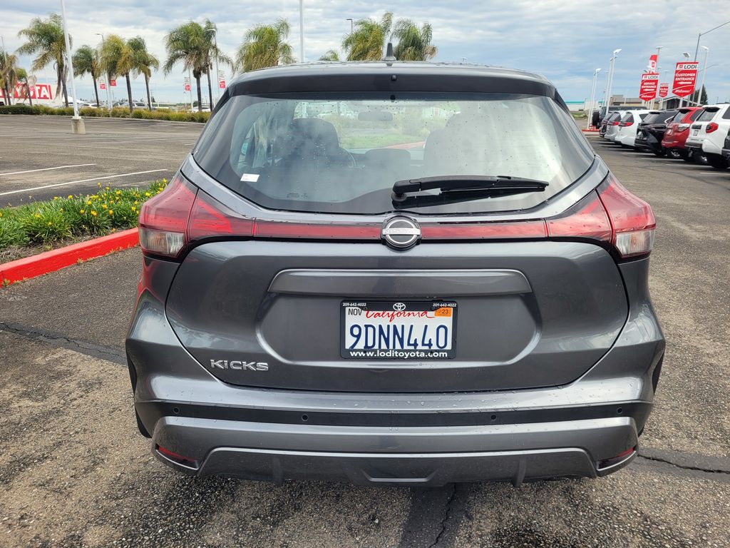 2023 Nissan Kicks S photo 4