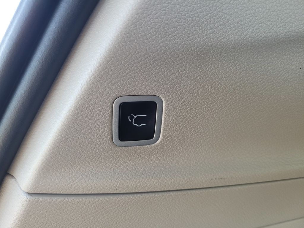 2024 Chrysler Pacifica Touring L photo 3