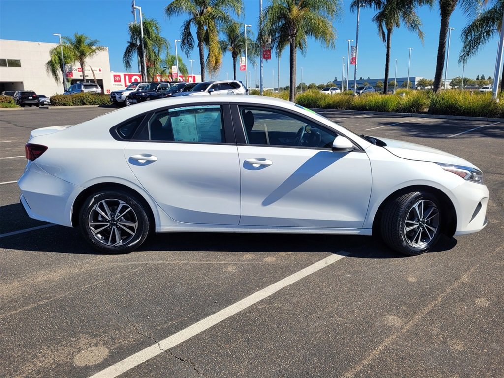2024 Kia Forte LXS photo 3