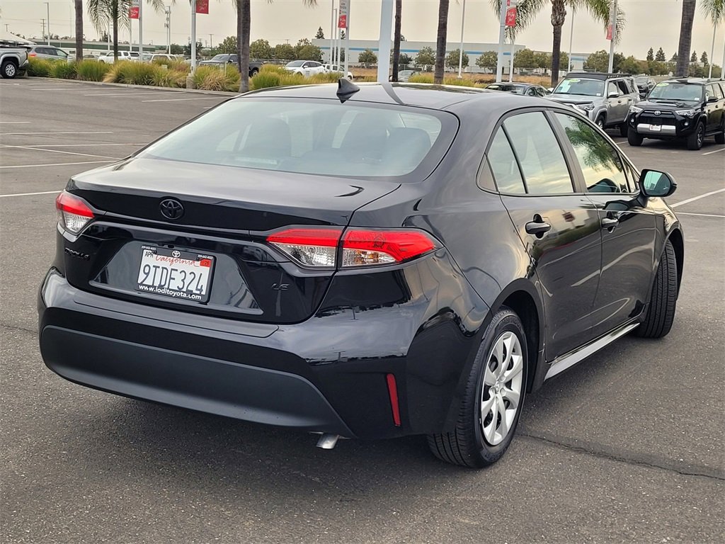 2025 Toyota Corolla LE photo 3