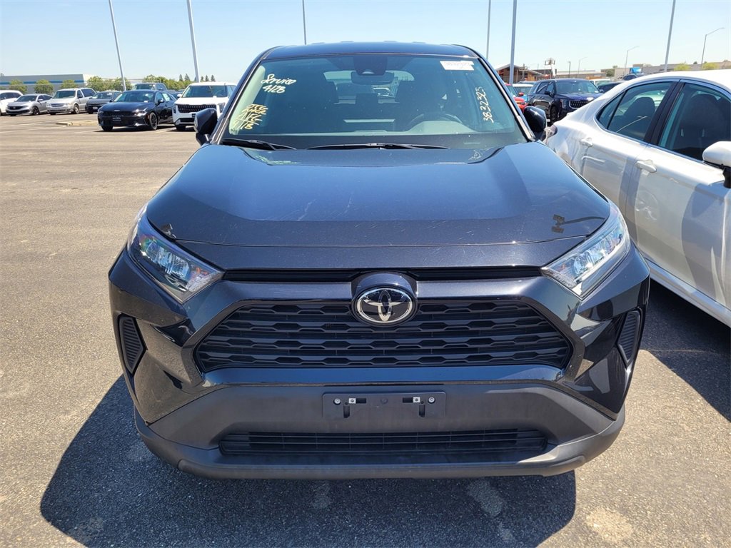 2022 Toyota RAV4 LE photo 2