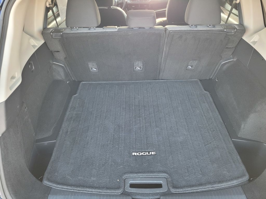 2021 Nissan Rogue SV photo 6