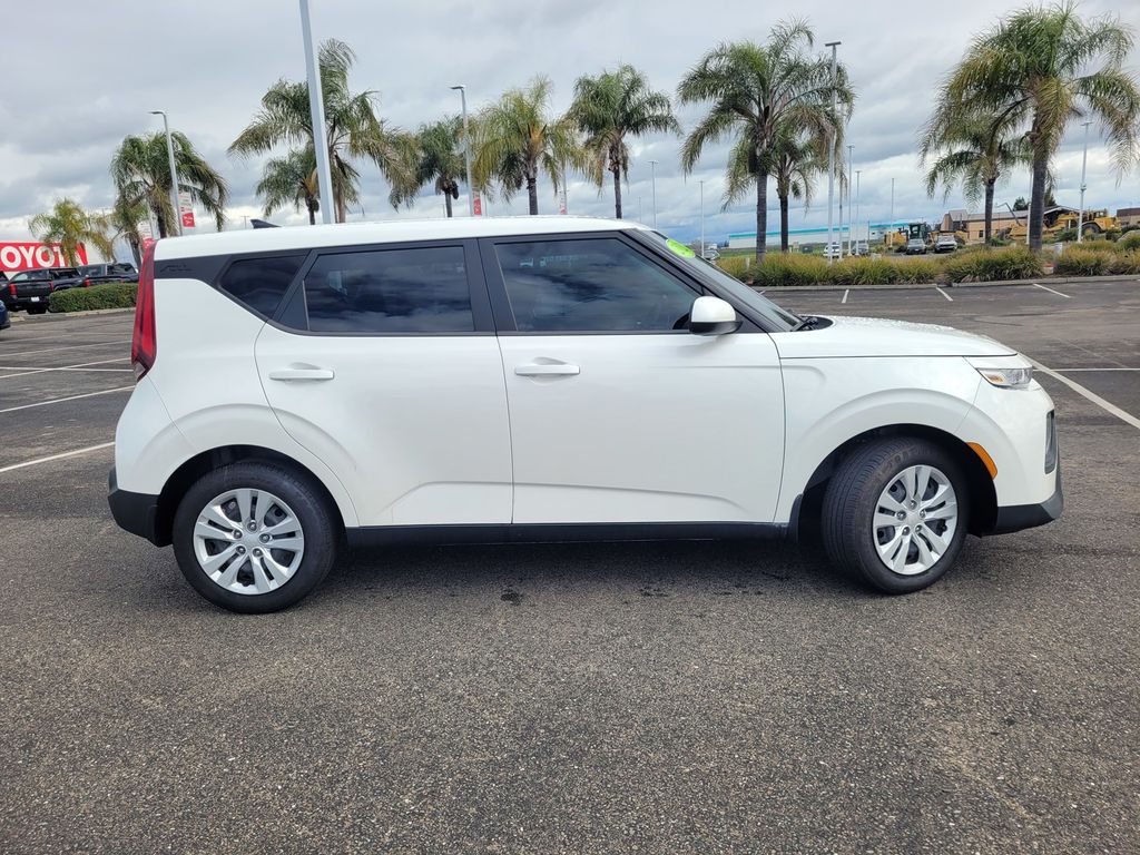 2022 Kia Soul LX photo 2