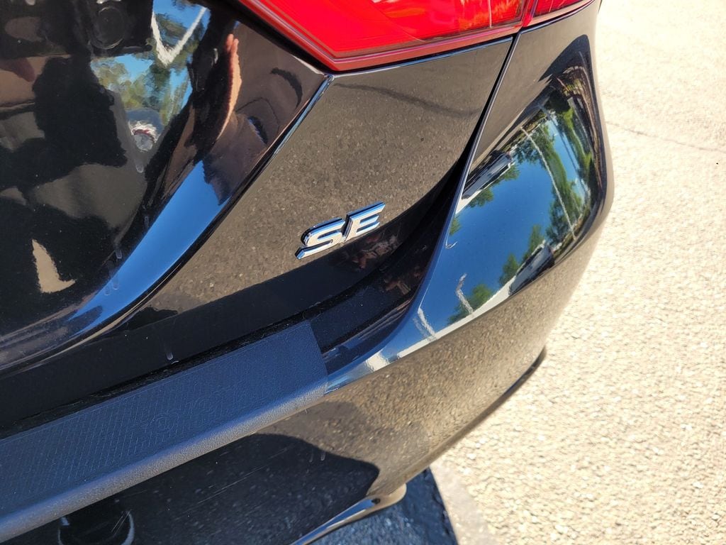 2018 Toyota Camry SE photo 5